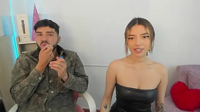 Snapshot of savage_sweethearts chatting on December 26, 2024, 3:42 pm savage sweethearts online show from December 26, 2024, 3:42 pm