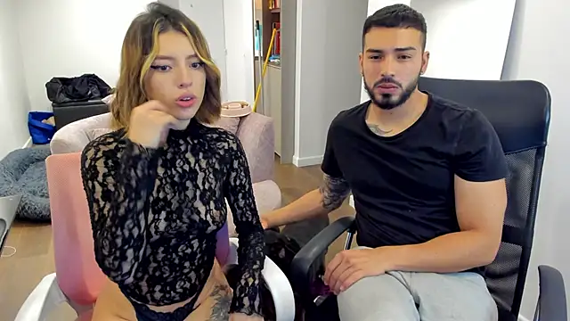 Snapshot of savage_sweethearts chatting on March 4, 2025, 2:49 am savage sweethearts online show from March 4, 2025, 2:49 am