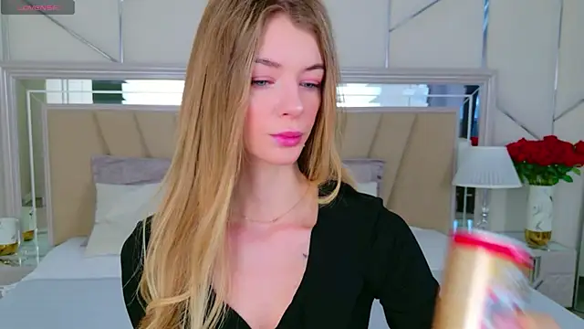 MeganMour online show from April 17, 2026, 5:43 am