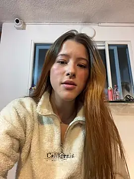 Snapshot of ally_sunn_ chatting on April 16, 2026, 12:33 am ally sunn online show from April 16, 2026, 12:33 am