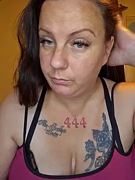 Snapshot of PeakabumPromo chatting on October 15, 2025, 7:47 pm PeakabumPromo online show from October 15, 2025, 7:47 pm