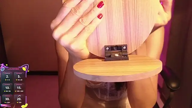 Lia madame online show from March 4, 2026, 8:53 am