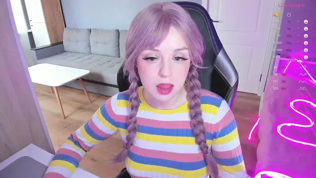 Snapshot of Amy_honey_angel chatting on October 10, 2025, 11:20 am Amy honey angel online show from October 10, 2025, 11:20 am