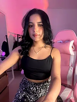 Snapshot of Emily-14 chatting on September 18, 2025, 11:07 pm Emily-14 online show from September 18, 2025, 11:07 pm