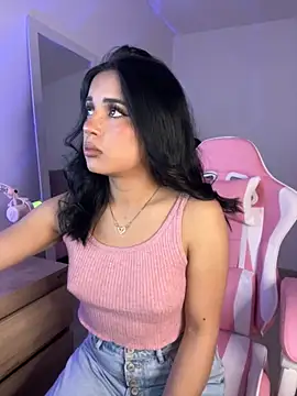 Snapshot of Emily-14 chatting on September 29, 2025, 4:50 am Emily-14 online show from September 29, 2025, 4:50 am