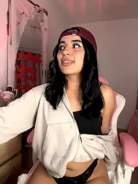 Snapshot of Emily-14 chatting on October 29, 2025, 4:04 am Emily-14 online show from October 29, 2025, 4:04 am