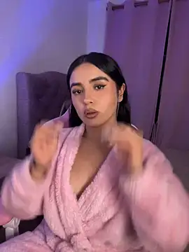 Snapshot of Emily-14 chatting on November 7, 2025, 9:31 am Emily-14 online show from November 7, 2025, 9:31 am