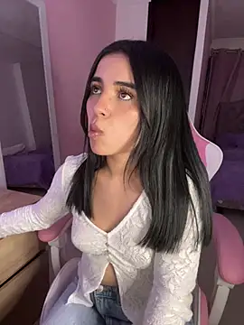Emily-14 online show from May 19, 2026, 6:09 am