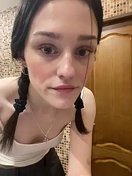 Mia Mia M online show from March 25, 2026, 2:56 pm