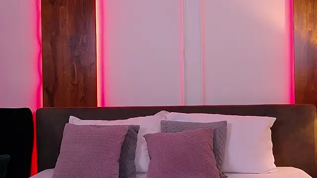 Snapshot of SkylerSpark chatting on October 3, 2025, 8:39 pm SkylerSpark online show from October 3, 2025, 8:39 pm