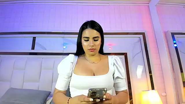 Snapshot of giorgia_13 chatting on February 8, 2025, 3:30 am giorgia 13 online show from February 8, 2025, 3:30 am