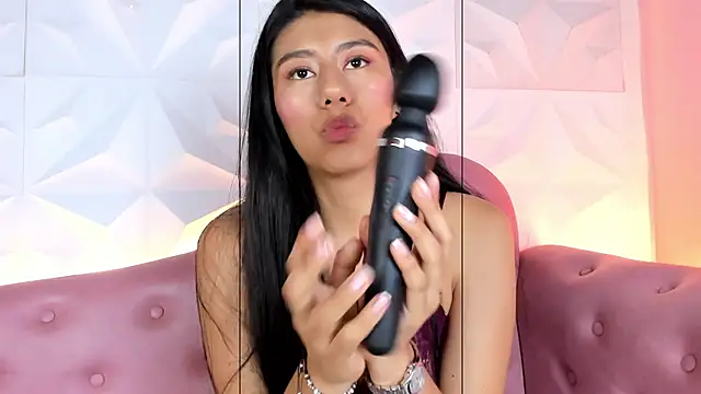 Snapshot of CarlaAlvez chatting on February 4, 2025, 5:45 pm CarlaAlvez online show from February 4, 2025, 5:45 pm