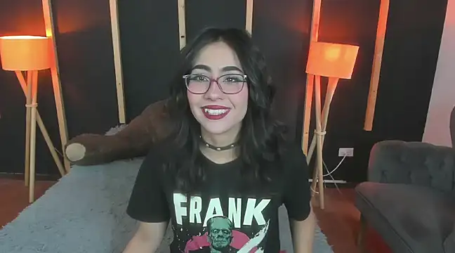 vampy dolll online show from January 6, 2025, 12:57 pm