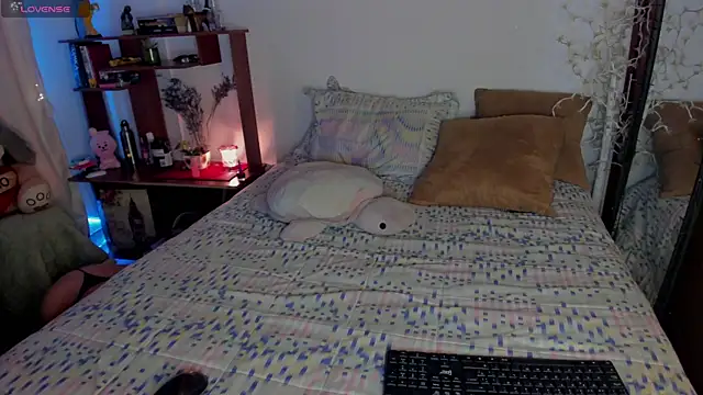 Snapshot of cuteweed420 chatting on October 4, 2025, 7:06 am cuteweed420 online show from October 4, 2025, 7:06 am