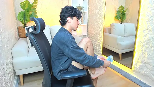 Snapshot of Dammon_Stallion chatting on January 15, 2025, 12:15 pm Dammon Stallion online show from January 15, 2025, 12:15 pm