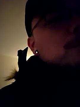 Snapshot of cmichaelxxx chatting on March 21, 2025, 12:07 am cmichaelxxx online show from March 21, 2025, 12:07 am