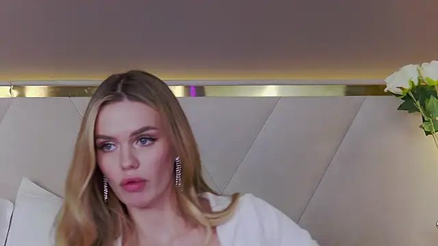 Snapshot of KristinaMaers chatting on February 8, 2025, 11:55 pm KristinaMaers online show from February 8, 2025, 11:55 pm