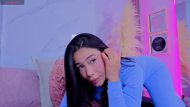 Chlooee   online show from December 23, 2025, 1:47 am