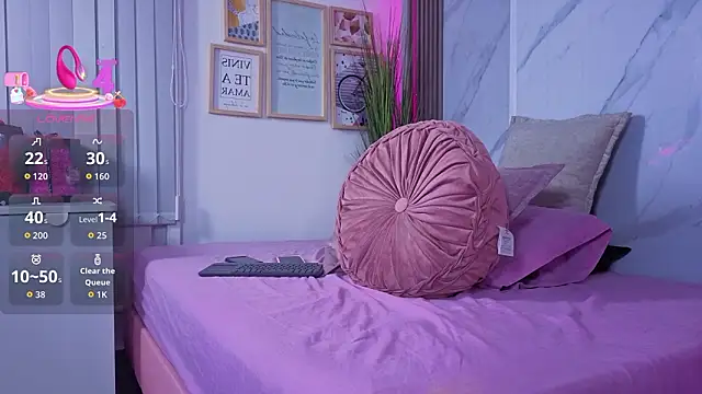 Chlooee   online show from March 28, 2026, 3:06 am