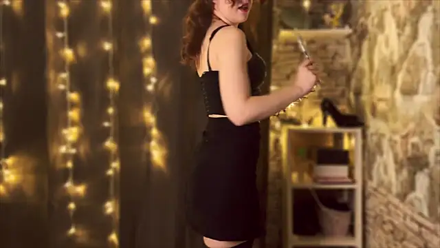 Snapshot of LaurenRossss chatting on December 17, 2024, 10:11 pm LaurenRossss online show from December 17, 2024, 10:11 pm