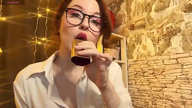 Snapshot of LaurenRossss chatting on February 12, 2025, 10:48 pm LaurenRossss online show from February 12, 2025, 10:48 pm