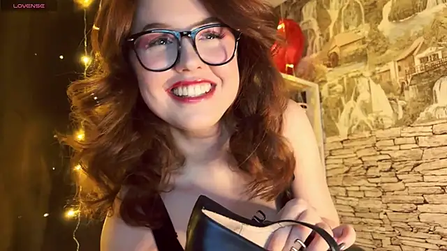 Snapshot of LaurenRossss chatting on February 22, 2025, 11:24 pm LaurenRossss online show from February 22, 2025, 11:24 pm