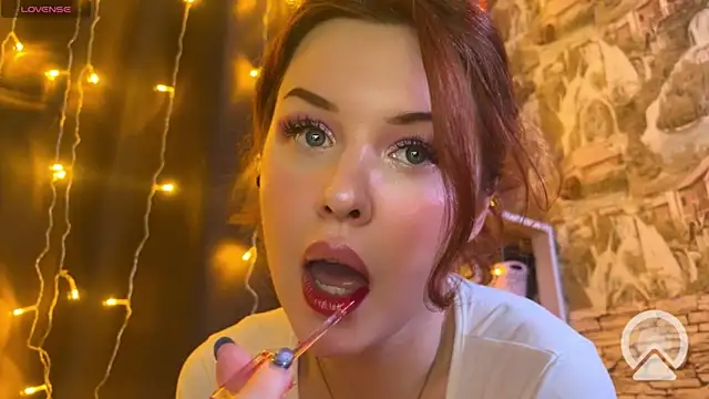 Snapshot of LaurenRossss chatting on March 9, 2025, 11:35 pm LaurenRossss online show from March 9, 2025, 11:35 pm