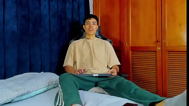 Snapshot of JoshRashfordd chatting on March 21, 2025, 12:17 pm JoshRashfordd online show from March 21, 2025, 12:17 pm