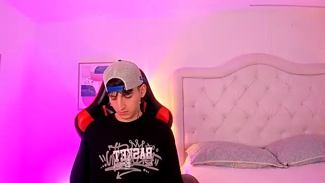 Snapshot of sett_and_gwen chatting on January 19, 2025, 9:11 am sett and gwen online show from January 19, 2025, 9:11 am