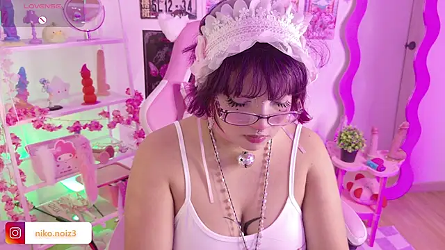 Snapshot of lady_noize chatting on June 2, 2026, 10:23 pm lady noize online show from June 2, 2026, 10:23 pm