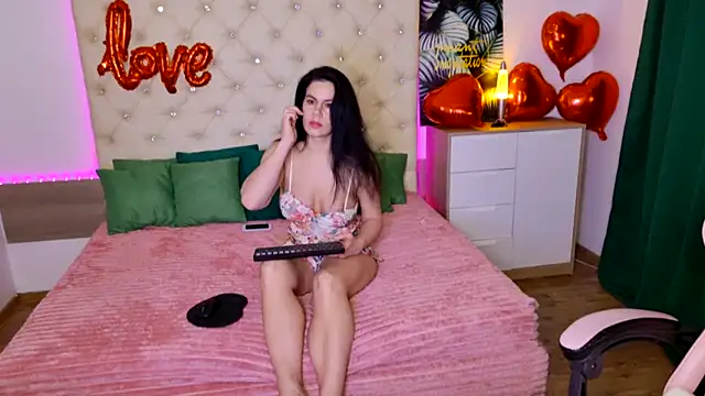 Snapshot of KattieSims chatting on February 9, 2025, 3:43 am KattieSims online show from February 9, 2025, 3:43 am