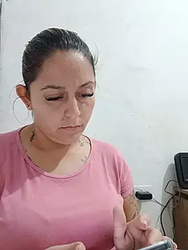 baixinhaloira online show from June 17, 2026, 7:48 pm