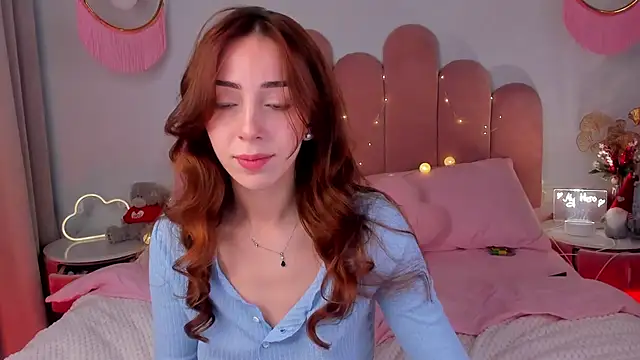 Snapshot of ElsaYoung chatting on January 4, 2025, 9:43 am ElsaYoung online show from January 4, 2025, 9:43 am