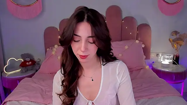 Snapshot of ElsaYoung chatting on January 19, 2025, 9:11 am ElsaYoung online show from January 19, 2025, 9:11 am