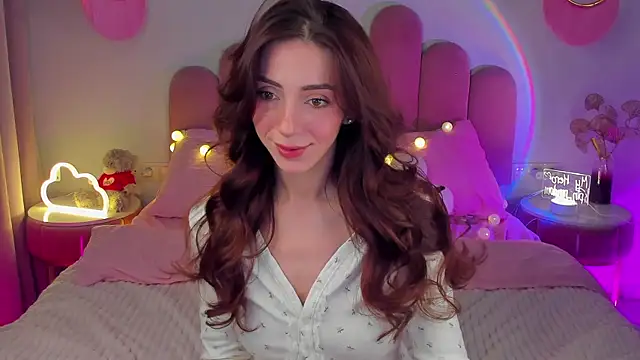 Snapshot of ElsaYoung chatting on February 26, 2025, 8:44 pm ElsaYoung online show from February 26, 2025, 8:44 pm