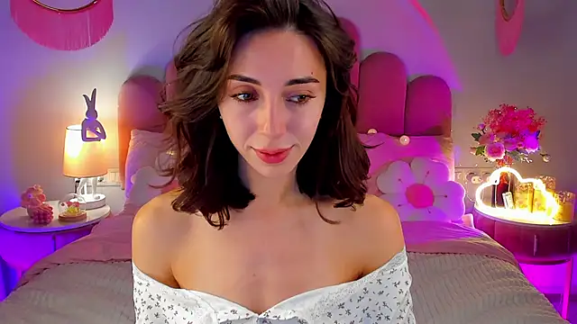 Snapshot of ElsaYoung chatting on September 26, 2025, 7:29 pm ElsaYoung online show from September 26, 2025, 7:29 pm