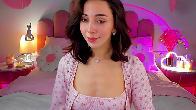 Snapshot of ElsaYoung chatting on October 19, 2025, 7:25 pm ElsaYoung online show from October 19, 2025, 7:25 pm