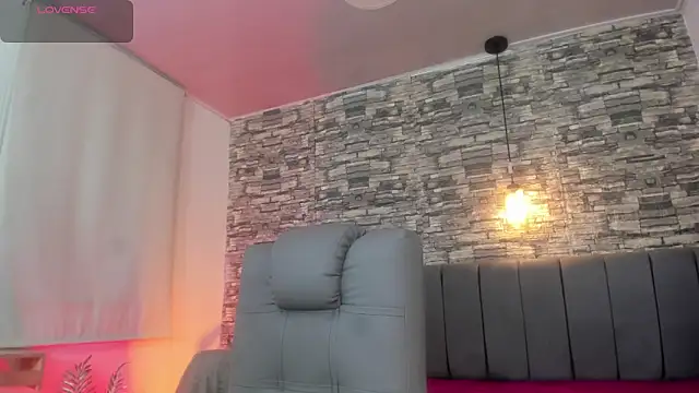 Snapshot of LuneObscure chatting on September 15, 2025, 10:54 pm LuneObscure online show from September 15, 2025, 10:54 pm