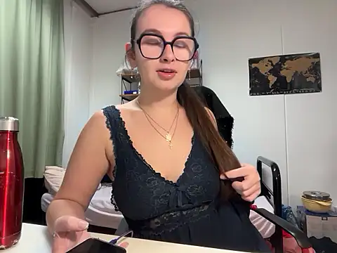 Snapshot of gwen_lust chatting on December 1, 2025, 9:53 pm gwen lust online show from December 1, 2025, 9:53 pm