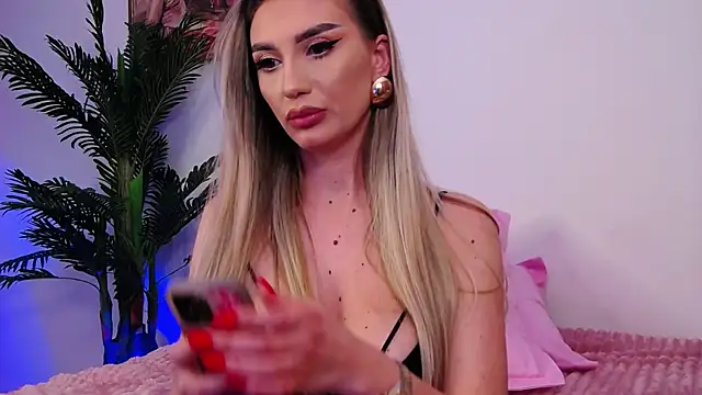 Snapshot of FelyJolie chatting on December 17, 2024, 3:39 pm FelyJolie online show from December 17, 2024, 3:39 pm