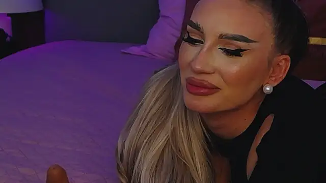 Snapshot of FelyJolie chatting on February 23, 2025, 4:46 pm FelyJolie online show from February 23, 2025, 4:46 pm