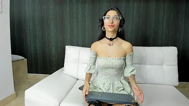 Snapshot of Milaspetite chatting on January 20, 2025, 8:29 pm Milaspetite online show from January 20, 2025, 8:29 pm