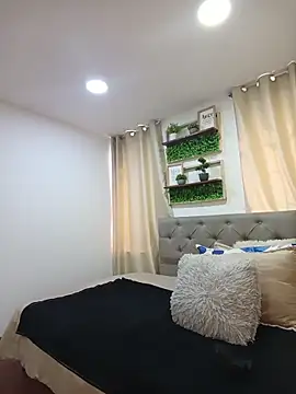 sasi luna online show from April 14, 2026, 1:17 pm