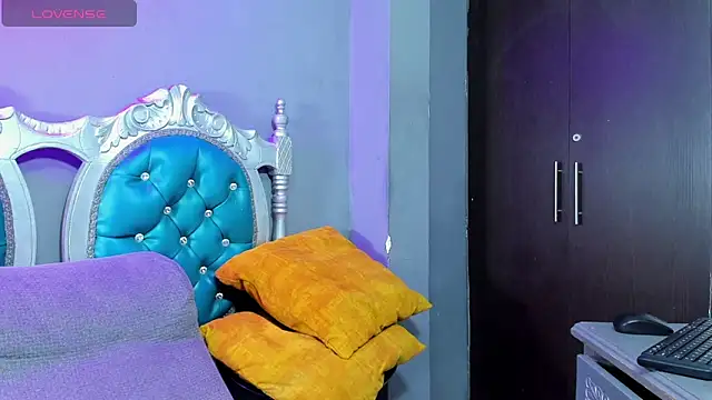 elizabeth rosa21 online show from December 19, 2024, 8:23 pm