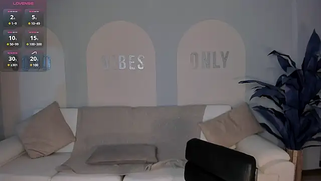 MiaFarrell  online show from January 28, 2025, 7:21 pm