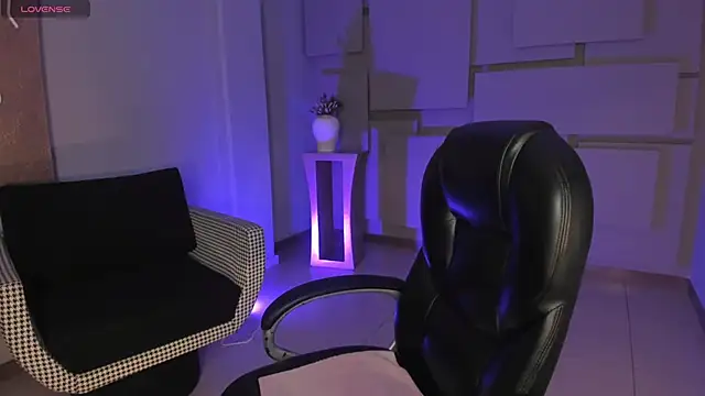 Snapshot of MiaFarrell_ chatting on November 20, 2025, 6:18 pm MiaFarrell online show from November 20, 2025, 6:18 pm