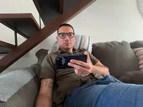Snapshot of alex_ruiz85 chatting on June 5, 2026, 5:07 pm alex ruiz85 online show from June 5, 2026, 5:07 pm