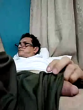 Snapshot of Bombi22 chatting on December 15, 2024, 11:53 pm Bombi22 online show from December 15, 2024, 11:53 pm