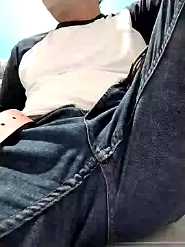 Snapshot of Bombi22 chatting on January 7, 2025, 3:46 am Bombi22 online show from January 7, 2025, 3:46 am