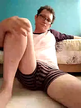 Snapshot of Bombi22 chatting on January 7, 2025, 3:23 pm Bombi22 online show from January 7, 2025, 3:23 pm